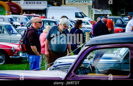 Biggar, South Lanarkshire - 44th Vintage Rally del veicolo. Visualizzazione gli appassionati di auto d'epoca Foto Stock