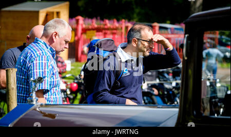 Biggar, South Lanarkshire - 44th Vintage Rally del veicolo. Visualizzazione gli appassionati di auto d'epoca Foto Stock