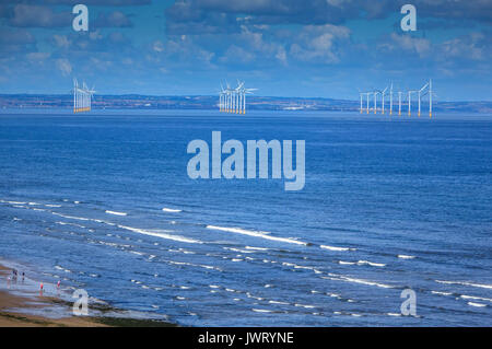 Redcar, tee-lato Wind Farm visto da Saltburn dal mare, North Yorkshire Foto Stock