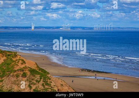 Redcar, tee-lato Wind Farm visto da Saltburn dal mare, North Yorkshire Foto Stock