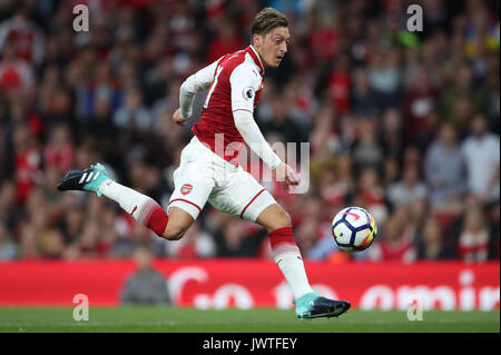 L'Arsenal's Mesut Ozil durante la partita della Premier League all'Emirates Stadium di Londra. PREMERE ASSOCIAZIONE foto. Data immagine: Venerdì 10 agosto 2017. Guarda la storia dell'arsenale DI CALCIO della PA. Il credito fotografico dovrebbe essere: Nick Potts/PA Wire. RESTRIZIONI: Nessun utilizzo con audio, video, dati, elenchi di apparecchi, logo di club/campionato o servizi "live" non autorizzati. L'uso in-match online è limitato a 75 immagini, senza emulazione video. Nessun utilizzo nelle scommesse, nei giochi o nelle pubblicazioni di singoli club/campionati/giocatori. Foto Stock