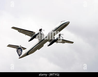 Horizon Air Alsaka Airlines Bombardier DASH -402Q aereo di linea N409QX uscire Victoria Aeroporto di Sidney Vancouver Island British Columbia Canada Foto Stock