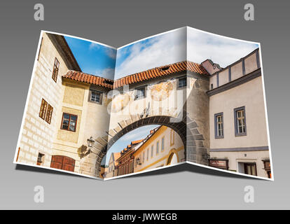 Il passaggio di connessione oltre il vicolo di Latran tra il castello e il monastero,Cesky Krumlov, Boemia, Jihocesky kraj, Repubblica Ceca, Europa Foto Stock