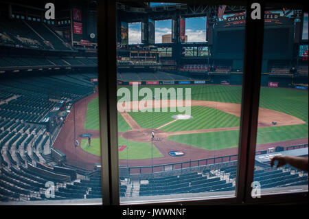 Chase Field a Phoenix, Arizona riempito con posti vuoti nelle ore prima della partita il 11 agosto 2017. Foto Stock