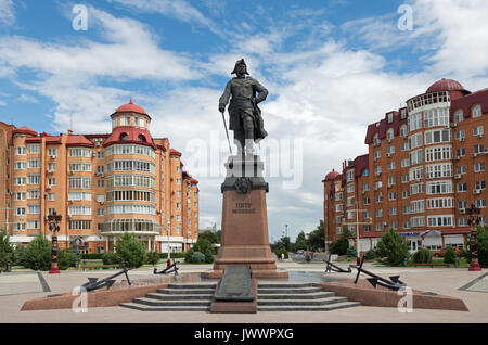 Astrakhan, Russia. Pietro il Grande monumento al terrapieno di Astrakhan riverfront area Foto Stock