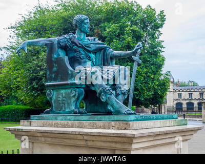 Statua al Minster di Costantino il grande annuncio 274-337 proclamato imperatore romano a York in ANNUNCIO 306 Foto Stock