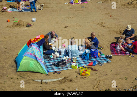 Vacanze Estate folle sulla spiaggia, Saltburn dal mare, North Yorkshire Foto Stock