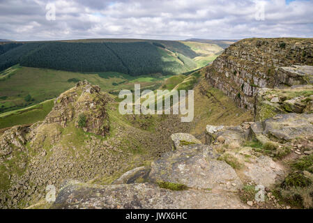 Alport Castelli, una drammatica caratteristica naturale nella valle di Alport, Peak District, Derbyshire, in Inghilterra. Foto Stock