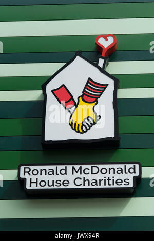 Ronald McDonald House Charities edificio all ospedale di Heath a Cardiff, nel Galles, UK. Foto Stock