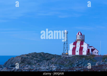 Il Cape Bonavista faro visto qui al tramonto è stato in funzione dal 1842-1962. Esso è ora un museo ed è un provinciale sito storico. Cape Bonavista. Foto Stock