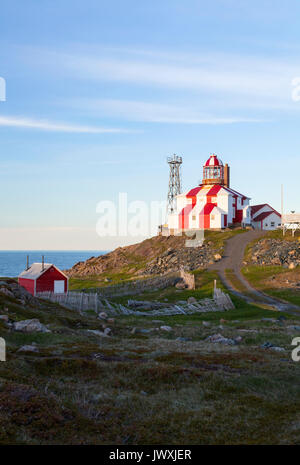 Il Cape Bonavista faro visto qui al tramonto è stato in funzione dal 1842-1962. Esso è ora un museo ed è un provinciale sito storico. Foto Stock