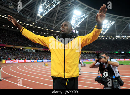 La Giamaica Usain Bolt sul suo giro d'onore durante il giorno dieci del 2017 IAAF Campionati del mondo presso il London Stadium. Foto Stock