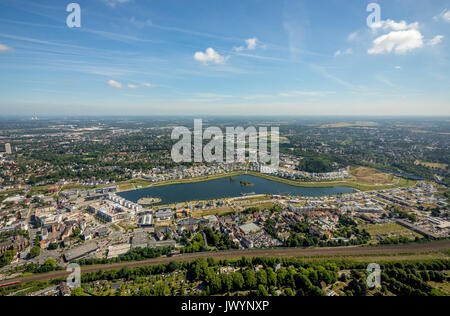 Lago di Phoenix Dortmund con castello orda, nuovo sviluppo sul lago, con le isole del lago, castello Hörder, sito di un ex mulino di acciaio, Dortmund, Foto Stock