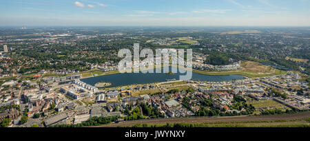 Lago di Phoenix Dortmund con castello orda, nuovo sviluppo sul lago, con le isole del lago, castello Hörder, sito di un ex mulino di acciaio, Dortmund, Foto Stock