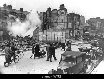 Un bombardato-out London street durante il Blitz della Seconda Guerra Mondiale Foto Stock