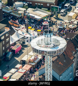 582. Fiera Cranger, fiera carosello, roller coaster, ruota panoramica Ferris, torre di osservazione, giostre e attrazioni equo, festival, catene di pubblico karussel, Foto Stock