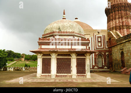 L imam zamim la tomba presso il complesso di qutb, new delhi Foto Stock