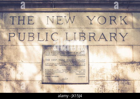 New York, Stati Uniti d'America - 27 Settembre 2016: La Biblioteca Pubblica di New York la placca - Jefferson Ramo di mercato, Greenwich Village Foto Stock