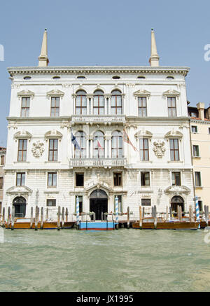 Il magnifico Palazzo Balbi affacciato sul Canal Grande a Venezia. Ora la sede del presidente e il governo locale della regione italiana Veneto. Foto Stock