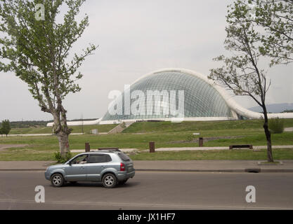 Il Parlamento della Georgia nella seconda più grande città georgiana Kutaisi, una cupola di vetro per trasparenza, si è trasferita a diffondere il potere in tutto il paese Foto Stock