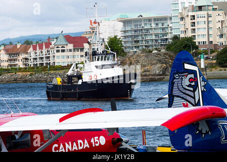 Idrovolanti colorato nella zona del Porto Interno di Victoria con traghetti e battelli sull'Isola di Vancouver British Columbia Canada Foto Stock