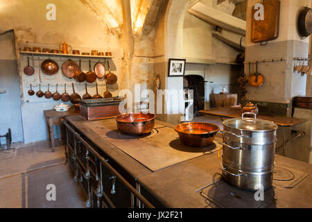 Cucina nel castello di Le Lude, Sarthe, Pays de la Loire, Francia Foto Stock