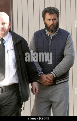 Jamshid Piruz lascia Lewes Crown Court caricato con tentato omicidio. 20.06.2016 Foto Stock