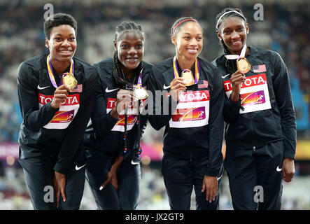 Stati Uniti d'America's 4x400m donne il relè Team (da sinistra a destra) Quanera Hayes, Allyson Felix, Shakima Wimbley e Phyllis Francesco sul podio con il loro oro medaglie durante il giorno dieci del 2017 IAAF Campionati del mondo presso il London Stadium. Stampa foto di associazione. Picture Data: domenica 13 agosto, 2017. Vedere PA storia mondiale di atletica. Foto di credito dovrebbe leggere: Jonathan Brady/filo PA. Restrizioni: solo uso editoriale. Nessuna trasmissione di suoni o immagini in movimento e nessun video di simulazione. Foto Stock