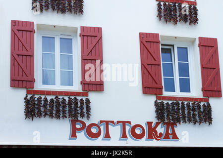 Architettura di Espelette, Pyrénées-Atlantiques, Nouvelle-Aquitaine, Francia Foto Stock