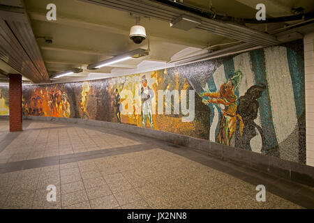 Arte Musiva lavorare alla 34th Street Penn Station la stazione della metropolitana di Manhattan, New York City Foto Stock
