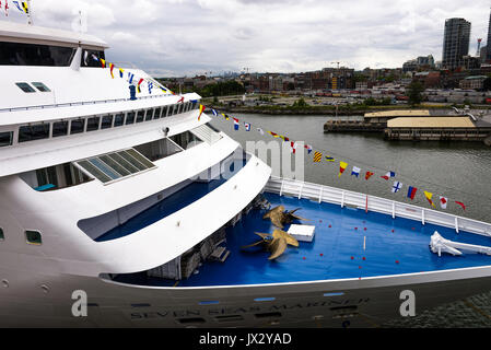 La nave da crociera Seven Seas mariner ormeggiate nel porto di Vancouver sul lungomare di Vancouver British Columbia canada Foto Stock