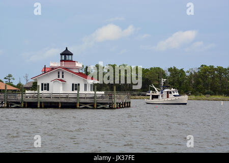 Le paludi di Roanoke faro in Shallowbag Bay presso la città di Manteo sul Outer Banks del North Carolina Foto Stock