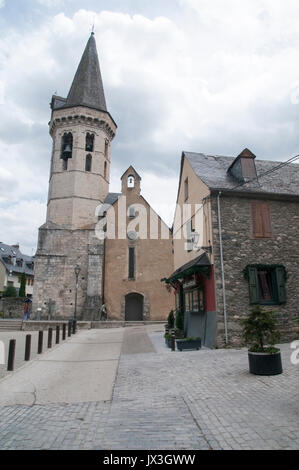 Sant Miquèu de Vielha chiesa a Vielha e Mijaran, Aran, Catalonia, Pirenei, Spagna Foto Stock