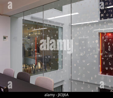 Area di incontro per la parte posteriore. Monotype uffici, Londra, Regno Unito. Architetto: Ben Adams architetti, 2016. Foto Stock