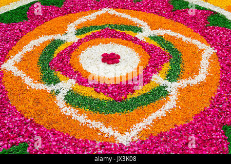 Fiori rangoli progetta petali rangoli progetta per il Diwali Festival occasioni Foto Stock