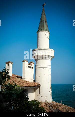 Balchik palazzo che si affaccia sul Mar Nero nella parte settentrionale della Bulgaria Foto Stock