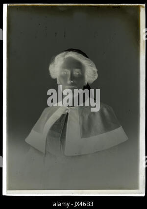 Questa immagine del 18 marzo 1915 mostra l'infermiera Thorogood, il cui ruolo nel campo medico durante la prima guerra mondiale fu fondamentale. Ritrae la professionalità e la dedizione degli infermieri durante la guerra. Foto Stock