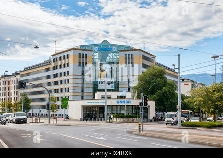 Avenue de France con l'Alto Commissario delle Nazioni Unite per i Rifugiati (ACNUR) sede sotto un cielo blu con nuvole. Ginevra, Svizzera. Foto Stock