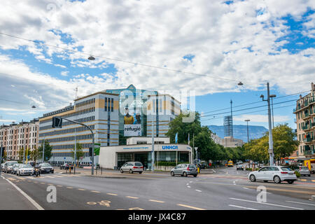 Avenue de France con l'Alto Commissario delle Nazioni Unite per i Rifugiati (ACNUR) sede sotto un cielo blu con nuvole. Ginevra, Svizzera. Foto Stock