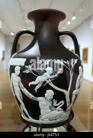 Vaso di Portland, Josiah Wedgwood & Sons, c 1795, n. 9 di una edizione limitata, blu bianco e nero, jasperware view 3 Fogg Art Museum, Harvard University DSC01281 Foto Stock