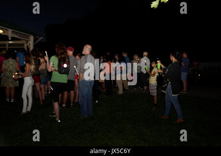 Gorgas Park di Philadelphia, Stati Uniti d'America. 13 Agosto, 2017. Veglia di protesta della supremazia bianca marzo a Charlottesville, al Parco Gorgas in Philadelphia Credito: Carlos Fernandez/Alamy Live News Foto Stock