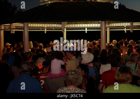 Gorgas Park di Philadelphia, Stati Uniti d'America. 13 Agosto, 2017. Veglia di protesta della supremazia bianca marzo a Charlottesville, al Parco Gorgas in Philadelphia Credito: Carlos Fernandez/Alamy Live News Foto Stock