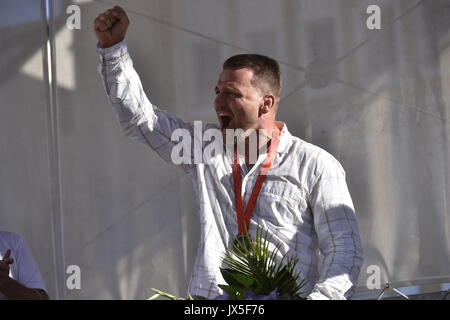 Havlickuv Brod, Repubblica Ceca. 14 Ago, 2017. Wrestler ceca Marek Svec riceve una medaglia di bronzo dal 2008 in occasione dei Giochi Olimpici di Pechino, nella sua città natale Havlickuv Brod, nella Repubblica ceca il 14 agosto 2017. Vincitore al terzo posto nella categoria di peso fino a 96 kg in stile greco-romano Mambetov Asset dal Kazakistan è stato inoltre squalificato a causa di un positivo test antidoping. Credito: Lubos Pavlicek/CTK foto/Alamy Live News Foto Stock