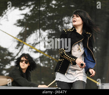 (L-R) Jack White Alison Mosshart Dead Weather suona 2009 fuori Lands Festival Golden Gate Park 30,2009 agosto San Francisco. Foto Stock