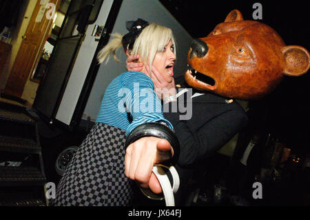 Svedese di alternativa del gruppo rock teddybears backstage seconda annua la deviazione settimanale music festival ottobre 6,2007 di Los Angeles, California. Foto Stock