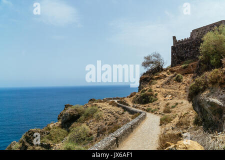 Una breve passeggiata costiera alla Galeria La Fajana, Los Realejos, Santa Cruz de Tenerife, Spagna, in estate 2017 Foto Stock
