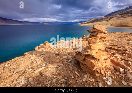 Lago alpino di Tso Moriri in Himalaya, Kashmir India Foto Stock