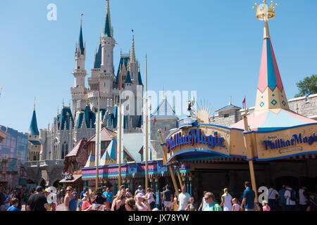 Ingresso mickeys philharmagic mostrano in fantasyland, Magic Kingdom, Orlando, Florida. Foto Stock