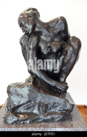 La donna accovacciata da Auguste Rodin, c 1882, ingrandita c 1906 1908, bronzo Museo Nazionale di Arte Occidentale di Tokyo DSC08400 Foto Stock