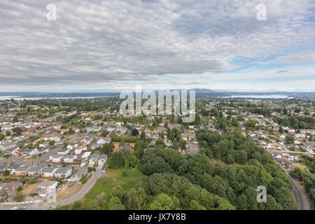 Vista aerea del Sud di Seattle e Beacon Hill distretti, verso Mercer Island, WA, Stati Uniti d'America Foto Stock